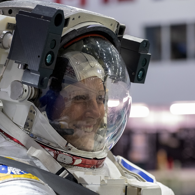 LMPositif's tweet photo. 🇫🇷 Sophie Adenot décollera pour l’ISS ce vendredi matin ! L’astronaute devient la deuxième Française de l’histoire à voyager dans l’espace, après Claudie Haigneré. En s’envolant pour une mission de huit mois, elle réalise son rêve d'enfant.👩‍🚀👏 (ESA)

📸 ESA https://t.co/lX9zHPx1S0