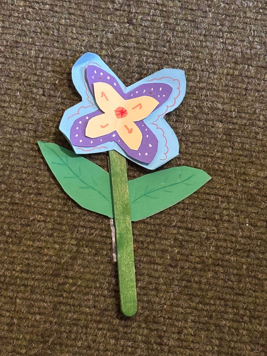 CharltonLib's tweet photo. We enjoyed crafting at #CharltonLibrary this week, using different colours, shapes and materials! 🌼 For more #CraftingFun, #MessyMorning on Tuesdays + #LibraryFunClub on Saturdays, both from 10.30-11.30am, join us to borrow books + create! 🎨 #LoveYourLibrary https://t.co/3oUGZoXVns
