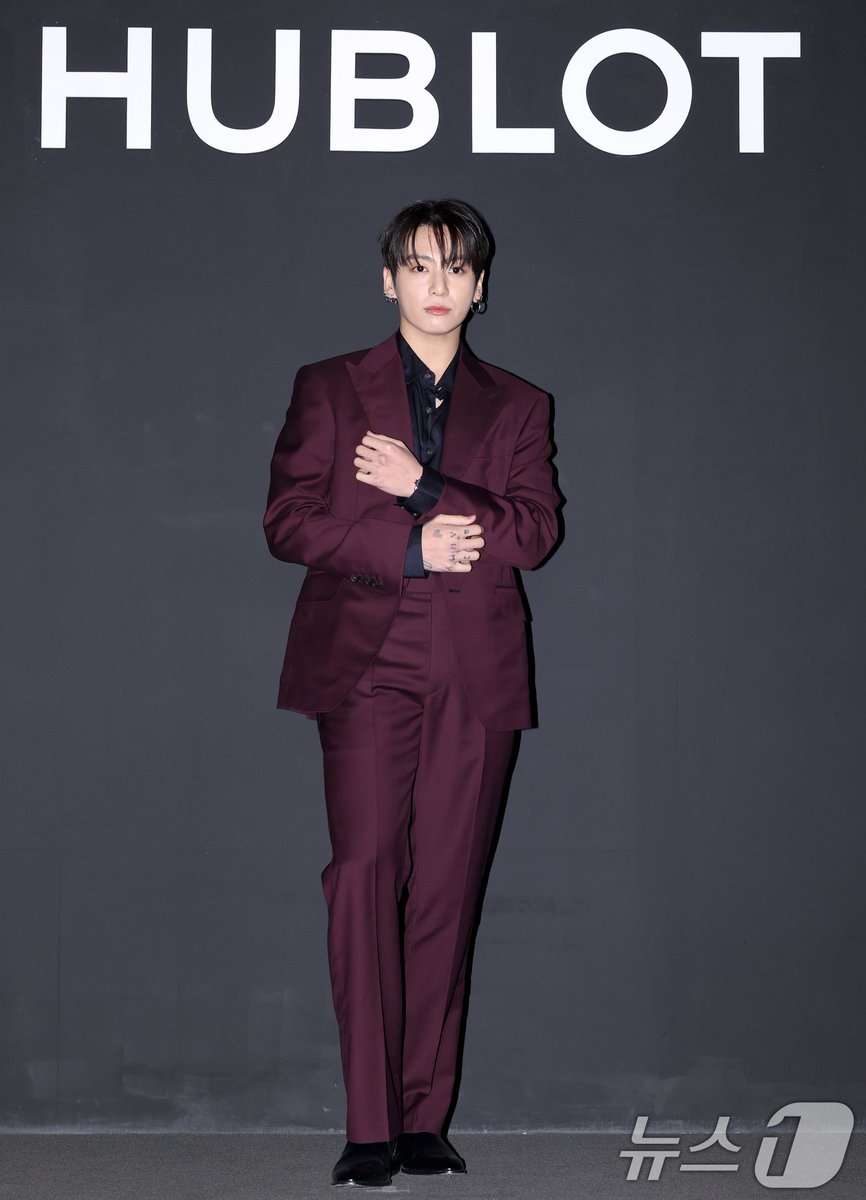 More K-media photos released for Jungkook! Look at his smile so so gorgeous 🥹

#JUNGKOOKxHUBLOT 
#JUNGKOOKForHUBLOT
