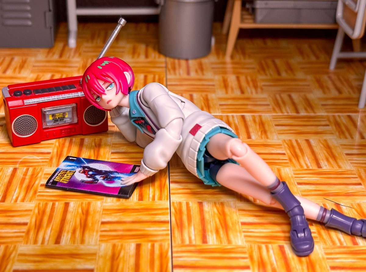 juridget's tweet image. アクスタはさ、「一番いいポーズと角度」で飾れるけどさ、「一番悪いポーズと角度」では飾れないので…