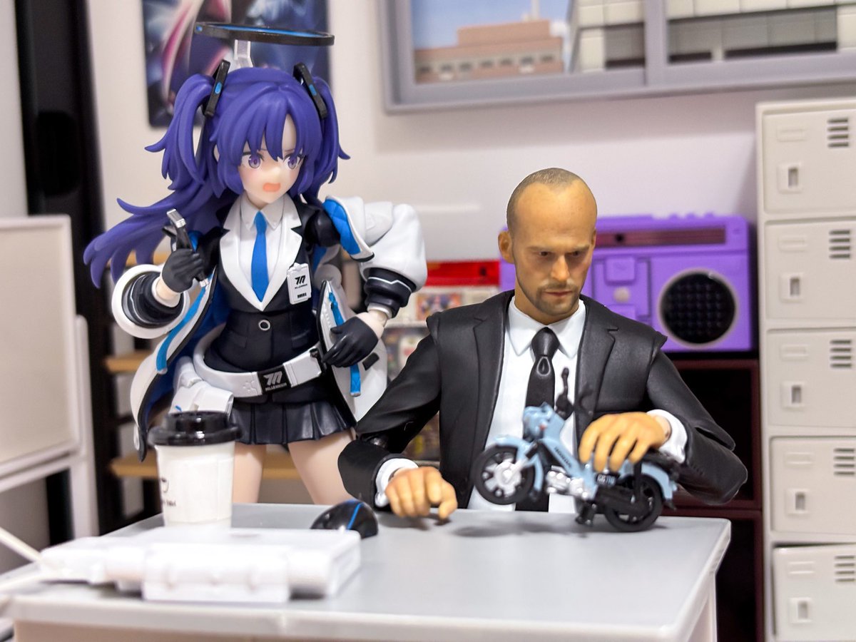 juridget's tweet image. アクスタはさ、「一番いいポーズと角度」で飾れるけどさ、「一番悪いポーズと角度」では飾れないので…