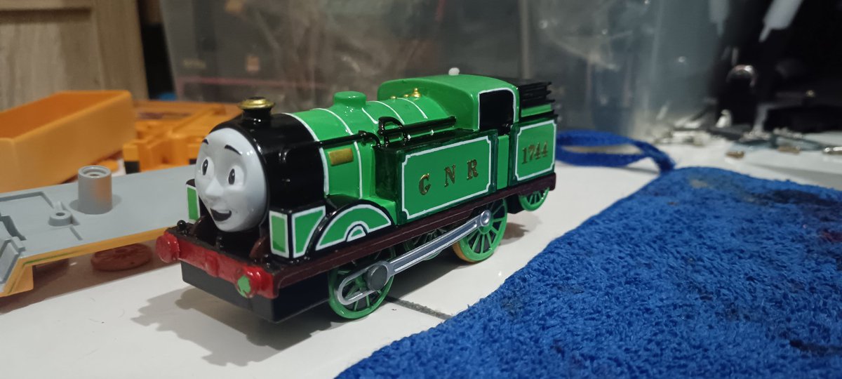 Ryan is nearly done now. Had to go out and buy dark green sharpie for outer lining. It doesn't look good either. Ah well I'd balled