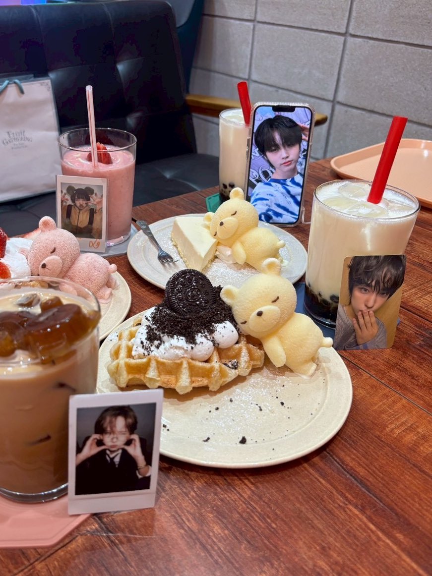 Power__eonni's tweet photo. ４人で久しぶりの再会果たした😭
みんな界隈違うの悲しいけど(￣▽￣;) https://t.co/Rz9UAdoEjp