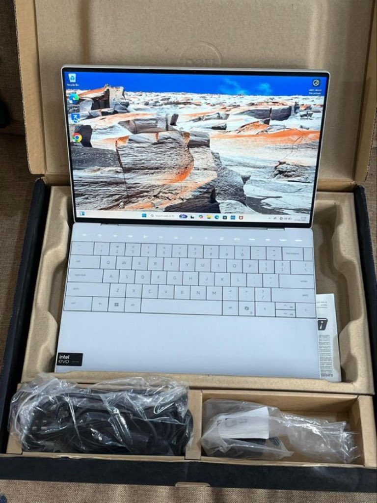 Sarabjeet___'s tweet image. finally got a windows laptop.

&amp;gt; what should i uninstall first?