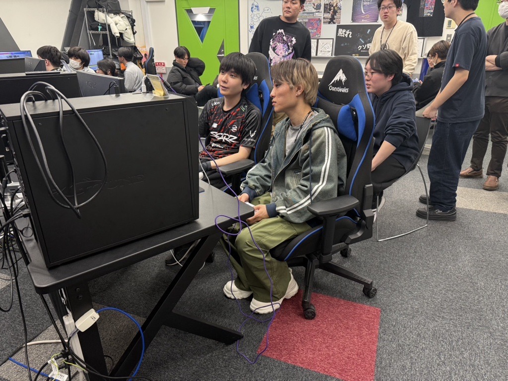 HALTOKYO's tweet photo. HAL gamingのコーチングに、
SCARZのりゅうせい選手(@RYUSEI_CARL )が来校！
学生たちに直接指導！
空き時間なく、
みっちりコーチングいただきました！
#HAL東京 #eスポーツ #ゲーム #キャンパスライフ https://t.co/pPElLAGMMi