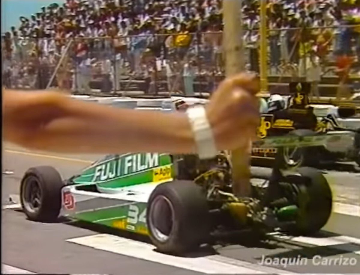 Qué hermosa categoría era la Fórmula 2 Codasur. Miren esta maravilla de gran premio en Mar del Plata en 1985. Ojalá volviera algo parecido.

youtu.be/fNeIX0tA7Lc?si…