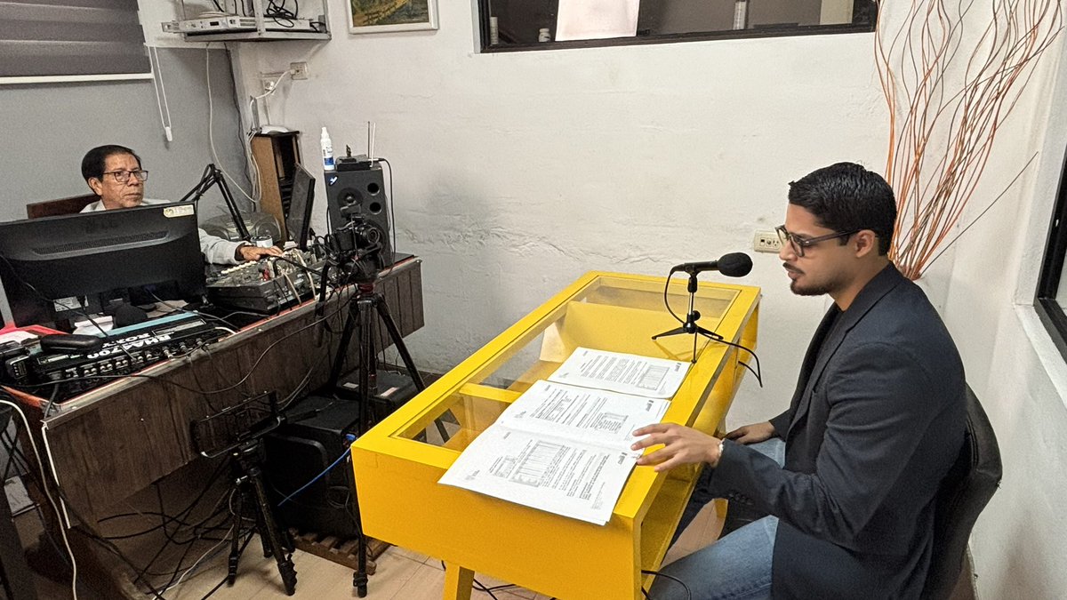 🎙️[ENTREVISTA] Estos momentos jefe local, <a href="/Frankicc/">Frank Calvas</a> en diálogo con <a href="/radioolimpica/">Radio Olimpica</a> para informar la operatividad del #ECU911 en el feriado por Día de la Amazonía y de Carnaval.

Siga la entrevista en vivo ➡️ facebook.com/share/v/1AXmR9…