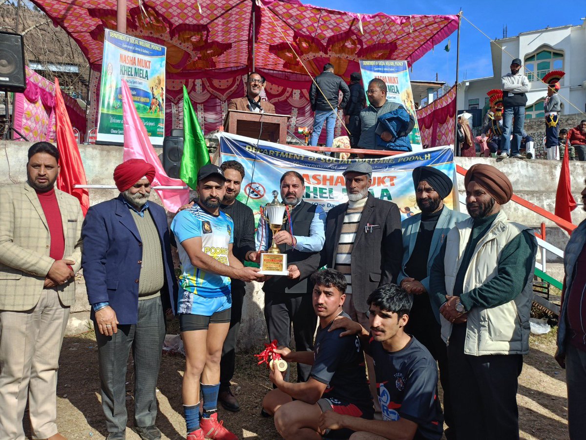 khalilBanday's tweet photo. Department of Social Welfare Poonch organised one day Nasha Mukt Khel Mela at Chandak under NMBA, 147 athletes participated. The event was graced by DC, ADC &amp; other Officers, promoting a drug free lifestyle through sports and positive youth engagement. 
@MSJEGOI @NMBA_MSJE https://t.co/5hcyNwNQF0