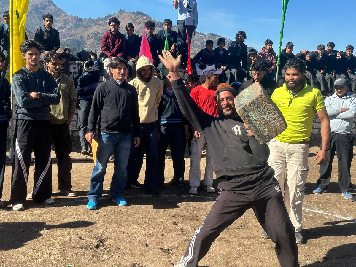 khalilBanday's tweet photo. Department of Social Welfare Poonch organised one day Nasha Mukt Khel Mela at Chandak under NMBA, 147 athletes participated. The event was graced by DC, ADC &amp; other Officers, promoting a drug free lifestyle through sports and positive youth engagement. 
@MSJEGOI @NMBA_MSJE https://t.co/5hcyNwNQF0
