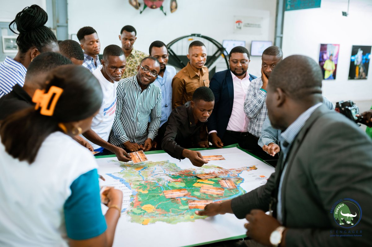 BracongoSa's tweet photo. Dans le cadre du programme Les Enfants de la Terre, BRACONGO a organisé, en partenariat avec l’espace culturel Texaf Bilembo, une session de formation dédiée aux enseignants autour du livre SOS Planète Congo.

Pendant plusieurs jours, professeurs et responsables d’écoles ont été formés à l’utilisation de cet outil pédagogique pour renforcer l’éducation environnementale en milieu scolaire et sensibiliser les élèves à la lutte contre la pollution plastique.

À travers cette initiative, BRACONGO poursuit son engagement en faveur des jeunes générations et de la protection de notre environnement.

Pour plus de détails, rendez-vous sur https://t.co/Pn1BaMsUSh

#lesenfantsdelaterre #RSE #engagement #EducationEnvironnementale