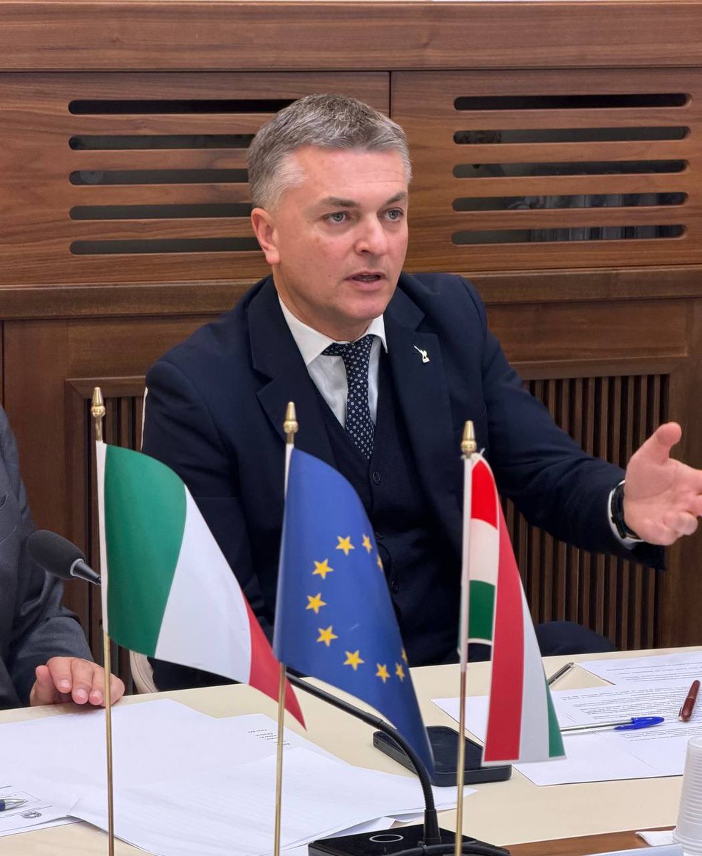 edorixi's tweet image. Rafforzare la cooperazione europea partendo dalle #infrastrutture strategiche. È questo il messaggio chiave emerso dall’incontro bilaterale al Mit col viceministro degli Affari Esteri e del Commercio ungherese, Levente Magyar. Un confronto che ha confermato il livello di stretta