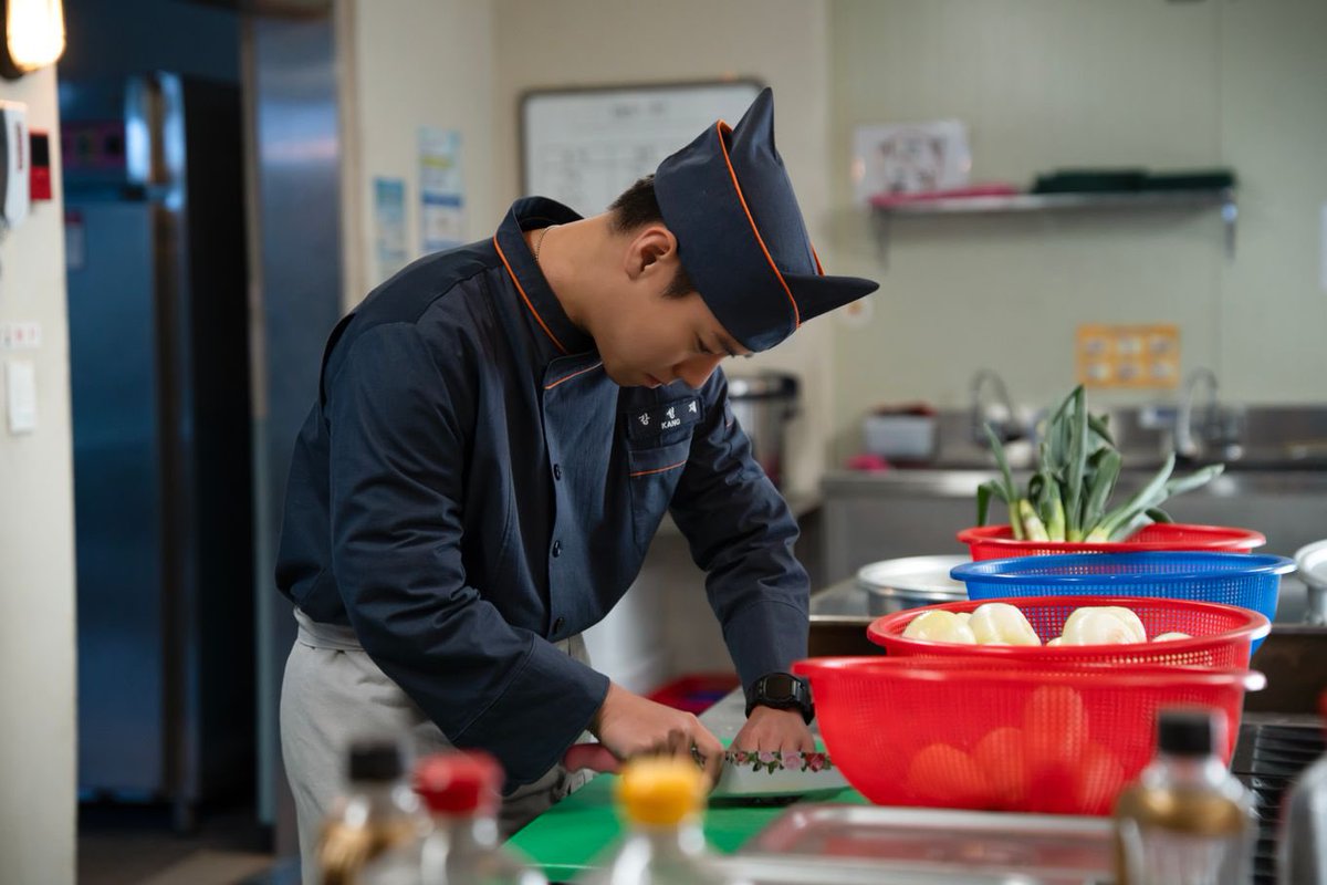 First stills of #ParkJiHoon from upcoming tvN drama #KitchenSoldier!

#HallyuForums #Hallyu #KDrama