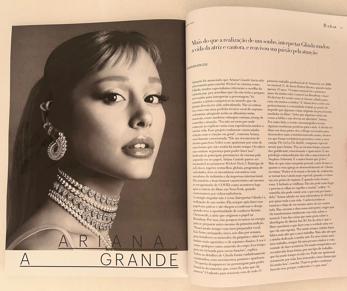 Ariana Grande está presente na última edição física da Harper’s Bazaar Brasil com uma matéria EXCLUSIVA. 🇧🇷

“Ariana, A Grande.”