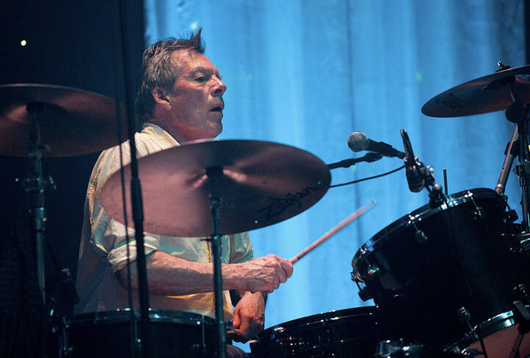 VirginRadioIT's tweet image. Il primo #RevolverCult di oggi a @RevolverShow è Tuesday Morning dei #Pogues per ricordare la scomparsa del batterista #AndrewRanken. @VIRGINRINGO 
youtube.com/watch?v=QI2pyr…