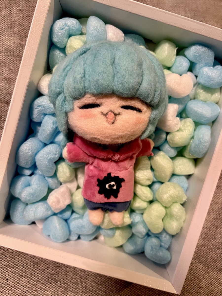 tomokenzen's tweet photo. 見てくれ！
読者様がうちの創作キャラうにチャンをぬいで作って送って下さいました！！

😭 https://t.co/GPHHYM2J8K