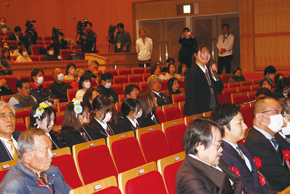shinshunan's tweet photo. 日刊新周南ニュース
下松市と周南市を拠点に活動している徳山セントラルRCの創立30周年記念講演会が11日、下松市のスターピアくだまつで開かれ、ルトビノフ・ユーリ駐日ウクライナ特命全権大使の講演会「ウクライナの子どもたちに明るい未来を」を約630人が聞いた。
https://t.co/BWJHPmBF4M https://t.co/nliGXtQ6V4