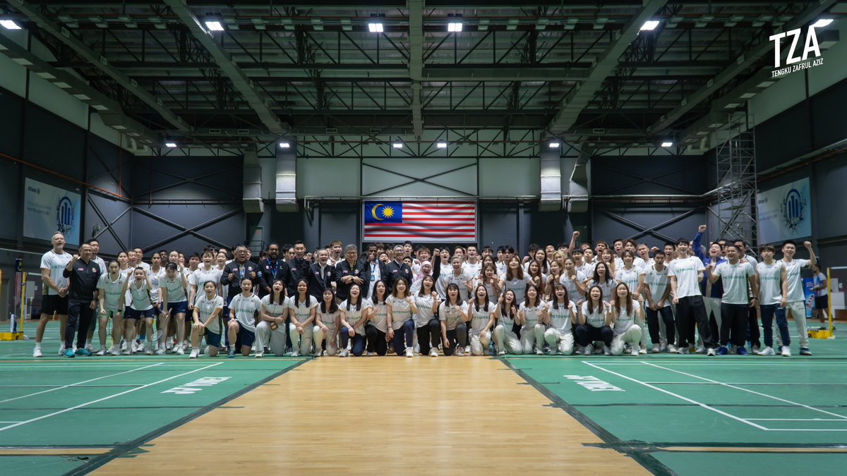 Prestasi menuntut satu prinsip. Kita kena turun padang dan lihat sendiri.

Prinsip ini turut dikongsi Datuk Seri Dr Wan Azizah Wan Ismail, Penaung BAM, yang hari ini turun ke Akademi Badminton Malaysia untuk meninjau kemajuan program dan persediaan pemain negara.

Bila kita lihat