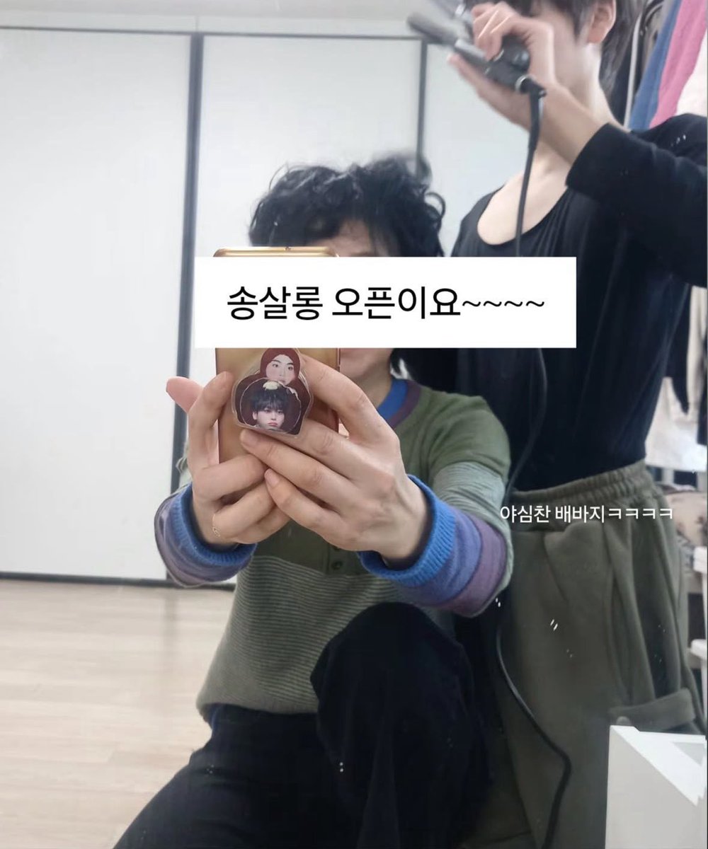 _ttya__'s tweet image. ㅅㅂ ㅎㅈ이 바지가 똑같은데......
이게뭐야?