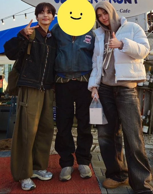 _ttya__'s tweet image. ㅅㅂ ㅎㅈ이 바지가 똑같은데......
이게뭐야?