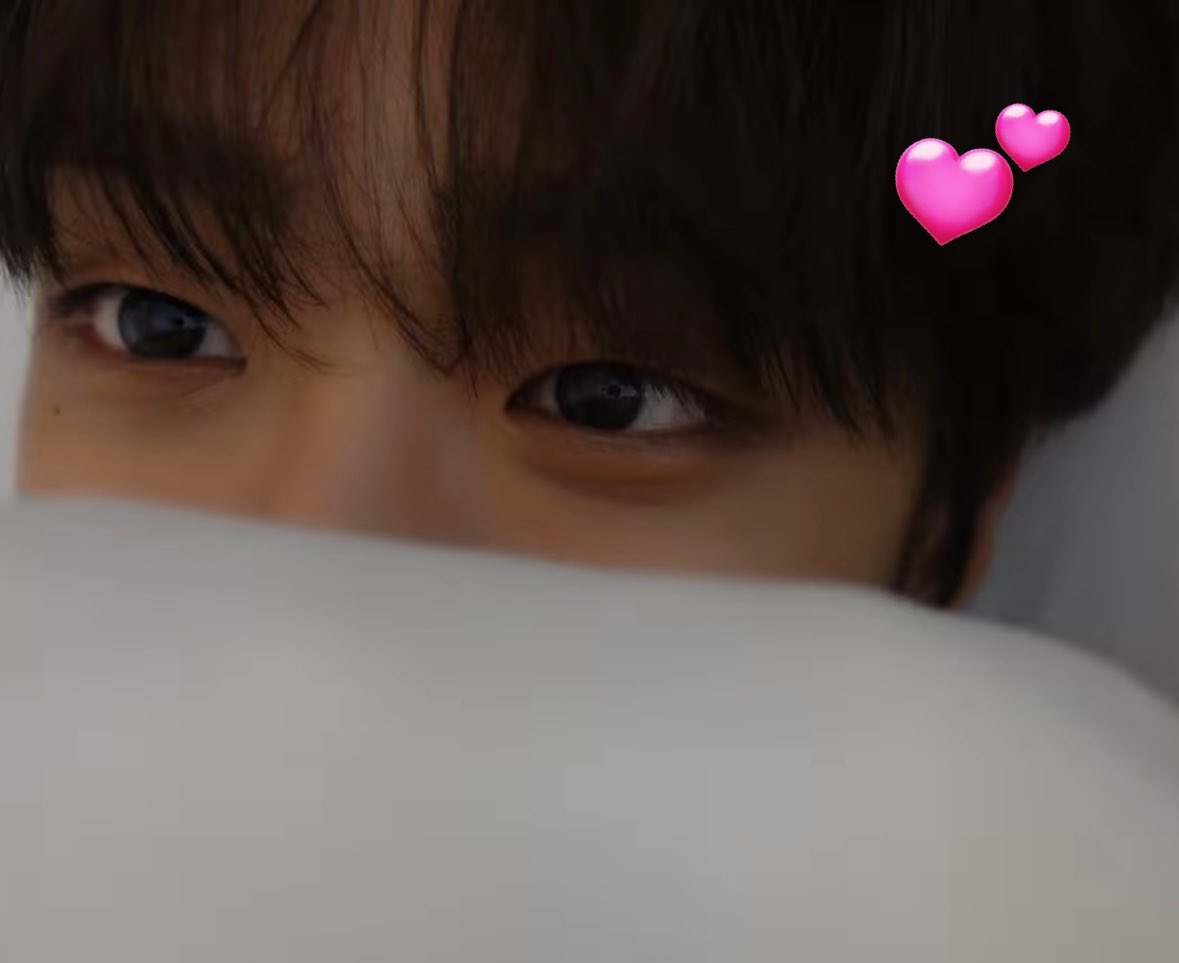 2월을 정말 좋아하는 진수에게 언제든 2월이 될 수 있는 이불을 선물하고 싶어요. 2월이 되길 바라며 그냥 잠들기만 하면 돼💤 일어나면 진수가 가장 좋아하는 2월이 되고 있어!  진수가 1년 중 가장 행복해질 수 있는 2월을 더 많이 보내고 추억을 많이 만들 수 있으면 좋겠어요💕
#루네이트 #LUN8