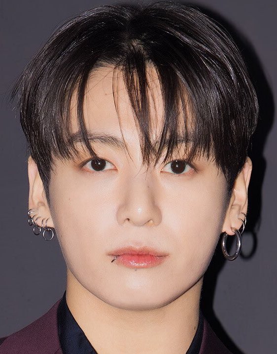 peachcrush_jk's tweet image. 컴백 한달 남았는데 이미 이 얼굴이면 여자들 다 죽죠