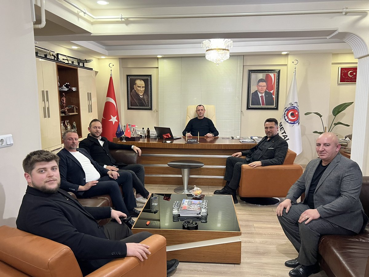 gny39's tweet photo. Kırklareli Vize Milliyetçi Hareket Partisi İlçe Başkanı Arif Kayık ve yönetimi şubemizi ziyaret ettiler.Sendikal ve genel konularda sohbet ettik.
#TürkMetalSendikası
#TürkMetalKapaklıŞube
#Hepimizbiriz
#LiderimizUysalAltundag https://t.co/r0m45cAiNX
