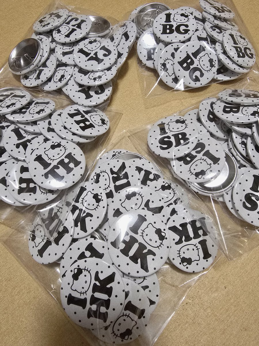 투바투 모아콘 나눔

- 날짜 : 중, 막 (2/28~3/1)
- 물품 : 핀뱃지
- 수량 : 맴버 당 20개
- 인증 : rt &amp; 맘찍
- 장소 및 착장 : 당일 타래 공지

@ 맞나눔 - 멘으로 나눔 물품 알려주세요! @