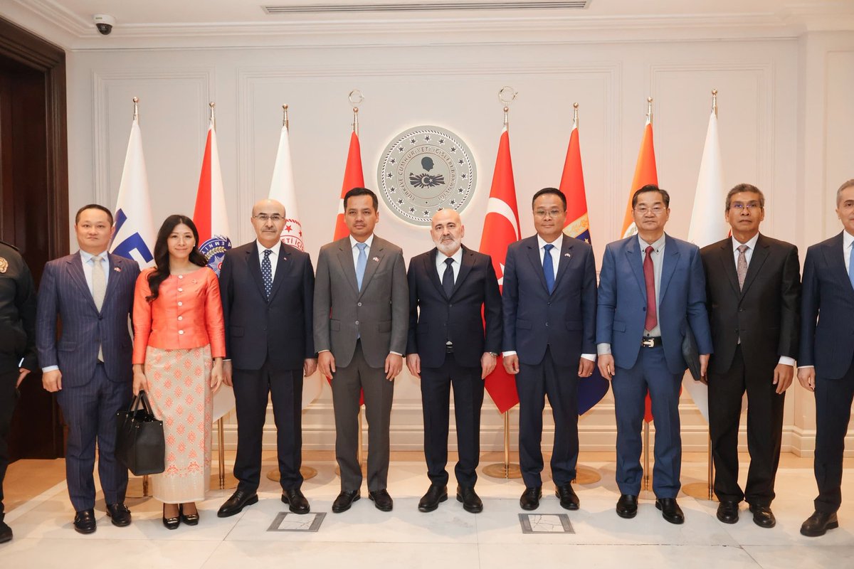 📍 İçişleri Bakanlığı
Emniyet Genel Müdürümüz Sn. <a href="/mahmutdemirttas/">Mahmut Demirtaş</a> ile birlikte, Kamboçya Başbakan Yardımcısı ve İçişleri Bakanı Sn. ABHISANTIBANDIT SAR SOKHA ve beraberindeki heyeti Bakanlığımızda ağırladık.
Gerçekleştirdiğimiz görüşmede mevcut iş birliği alanlarını kapsamlı