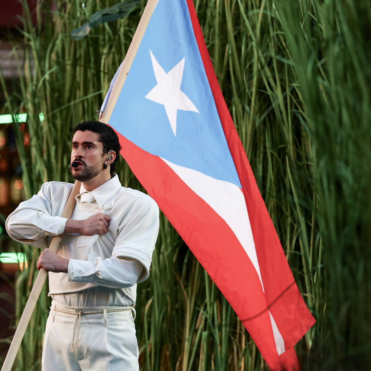 “Quien lea hoy a Adorno y crea que está describiendo directamente a Bad Bunny no sólo incurre en anacronismos teóricos, sino que olvida cómo se analiza la realidad”.

anthropogux.substack.com/p/hegemonia-en…