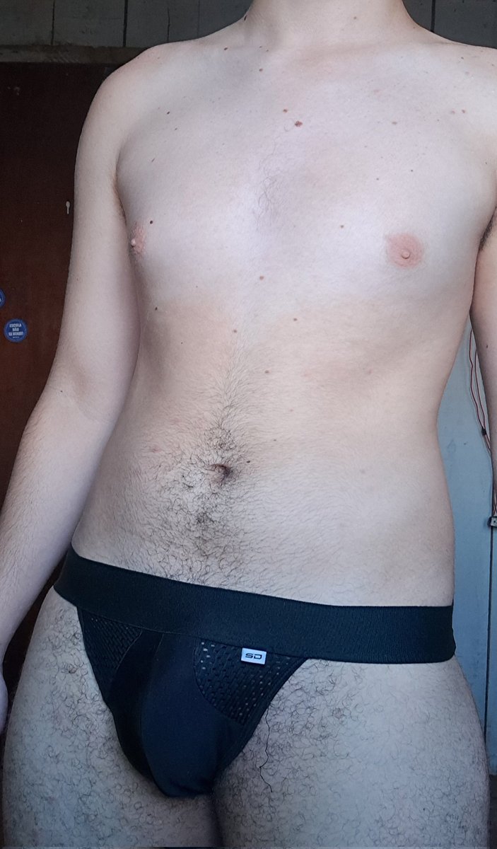NovinnDott's tweet photo. Preto ou vermelho? https://t.co/7jah2Iw2hl