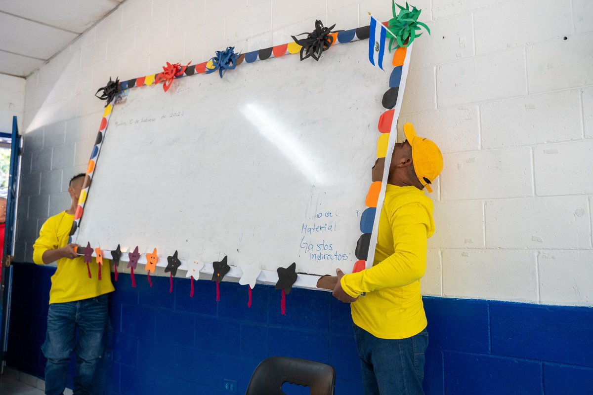 Más lugares donde se construye el futuro. 📚✨
#DosEscuelasPorDía #EducaciónPrimero

🏫Escuela #533
Instituto Nacional San Óscar Arnulfo Romero
📍San Pedro Perulapán, Cuscatlán Norte

👧👦Estudiantes a beneficiar: 77
🎓Nivel educativo: Parvularia a Básica 
💰Monto de inversión: