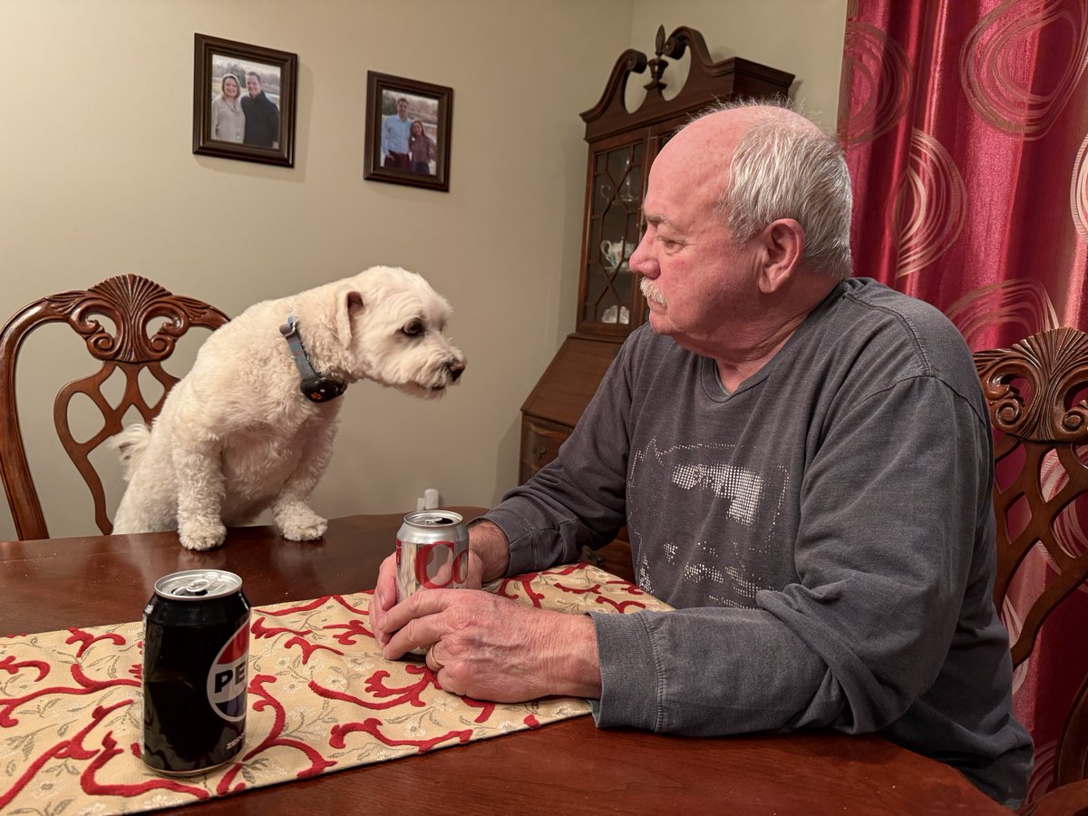 imzozoonthegogo's tweet image. Hey Gramps, you hiding any more treatums over here? #weaklink