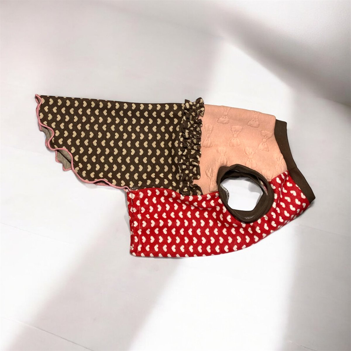 こんばんは🌙*ﾟあすみです🐾

甘くてとろけそうな
いちごミルクチョココーデ🍓🍫
とびきり甘い一着🤎🩷

ふりふりスカートと
ひらっと揺れるメローロックの裾が
後ろ姿までしっかり可愛い♡

M size / L size ご用意しています
おそろいコーデもおすすめです

週末土日は #ログイン でお待ちしてます