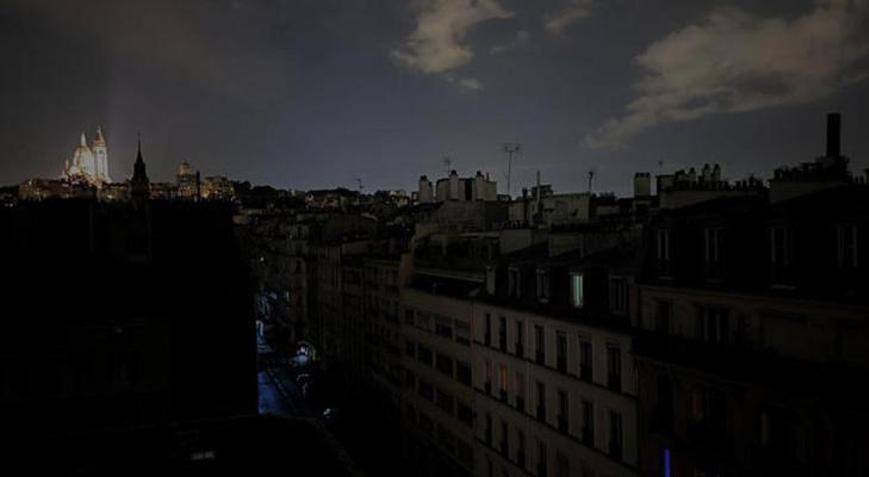 Fransa'da hayat felç oldu! 900 bin hane elektriksiz kaldı, ağaçlar kökünden söküldü