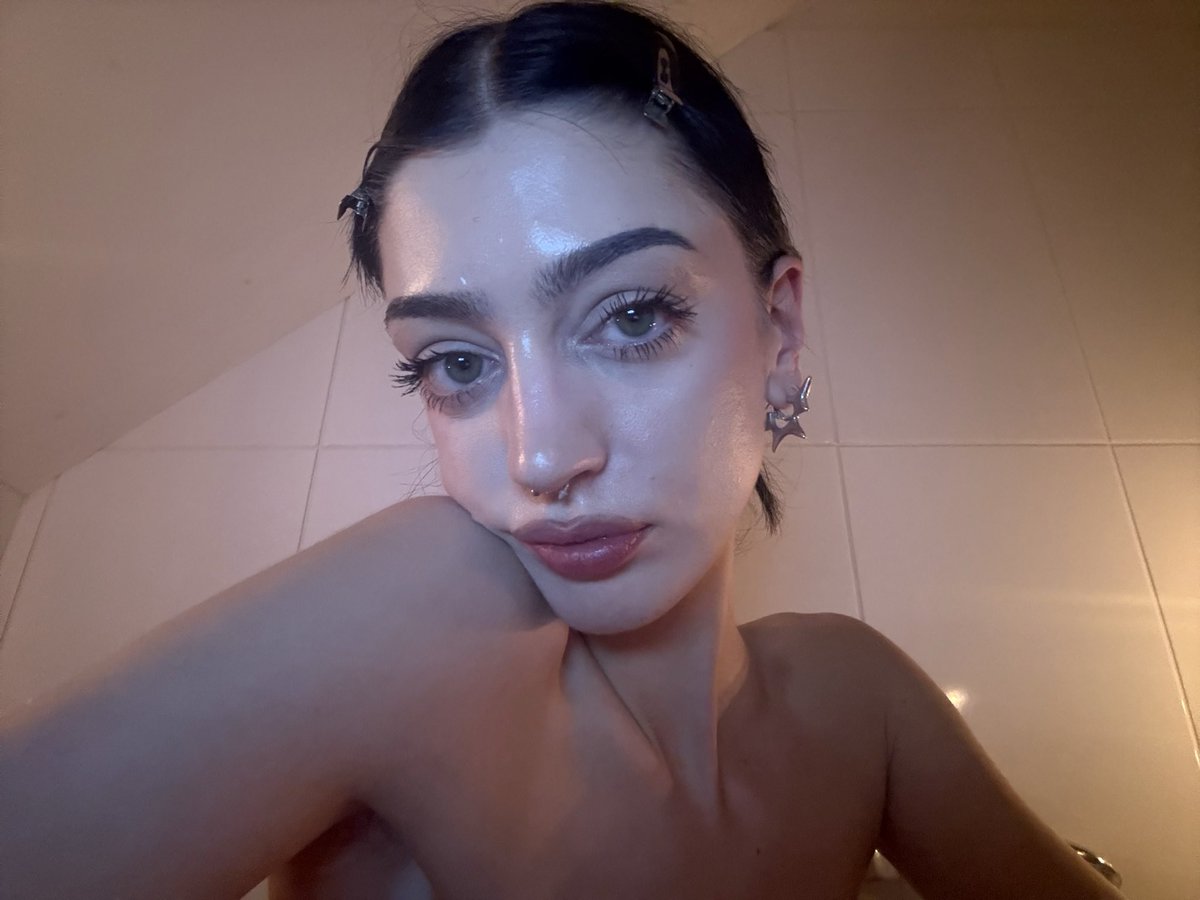 GothGoddess222's tweet photo. goedemorgen hoertjes, ik heb tijd voor custom videos en video sessies 😈 welke rat komt zich als eerste melden in mn dm 😉 

findom findomnl paypig tikkieslaaf geldslaaf moneypig femdom https://t.co/mcAvBUDbDv