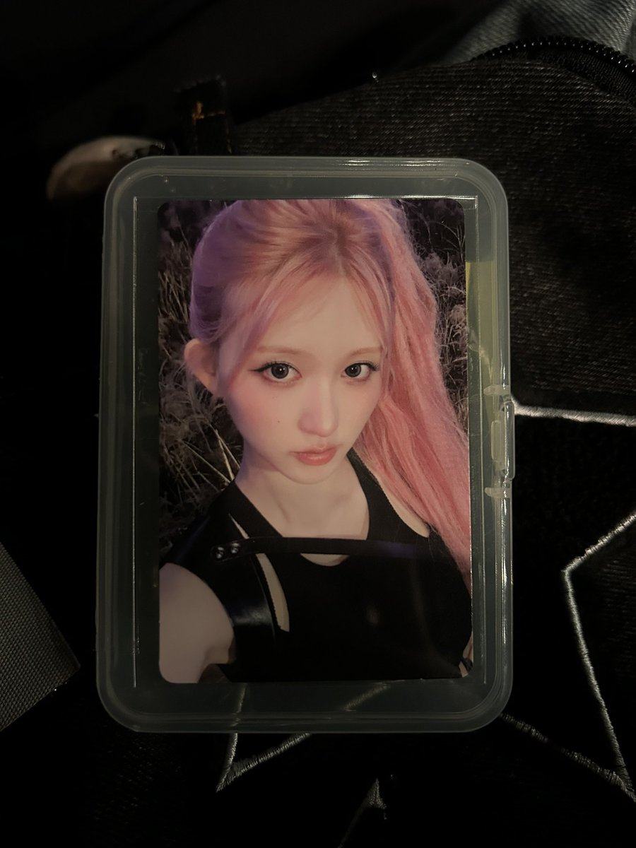 gaeusagi's tweet photo. Aku sangat mengincar pc gaeul ini,cakep:') https://t.co/vVgURsCIPL