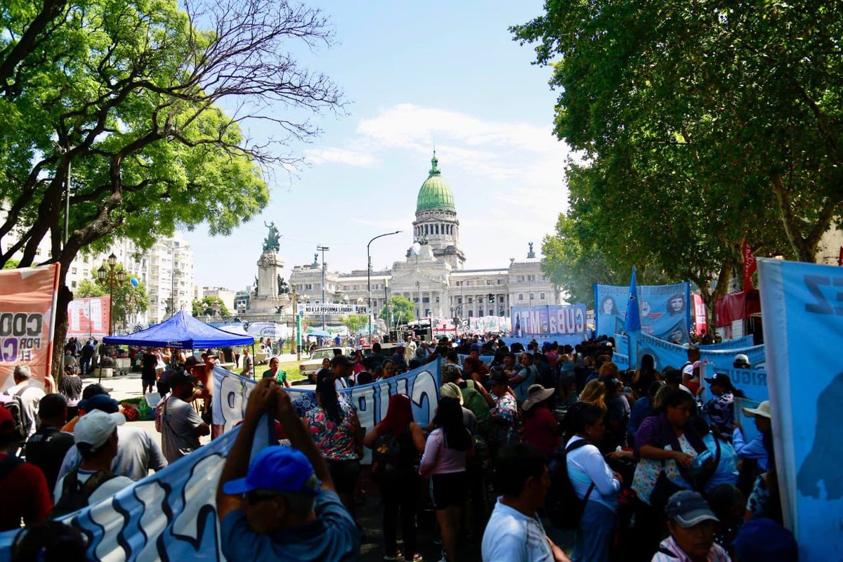 Acompañamos a la CGT (<a href="/cgtoficialok/">CGT</a>) en la #marcha en contra de la Reforma Laboral en Plaza Congreso.