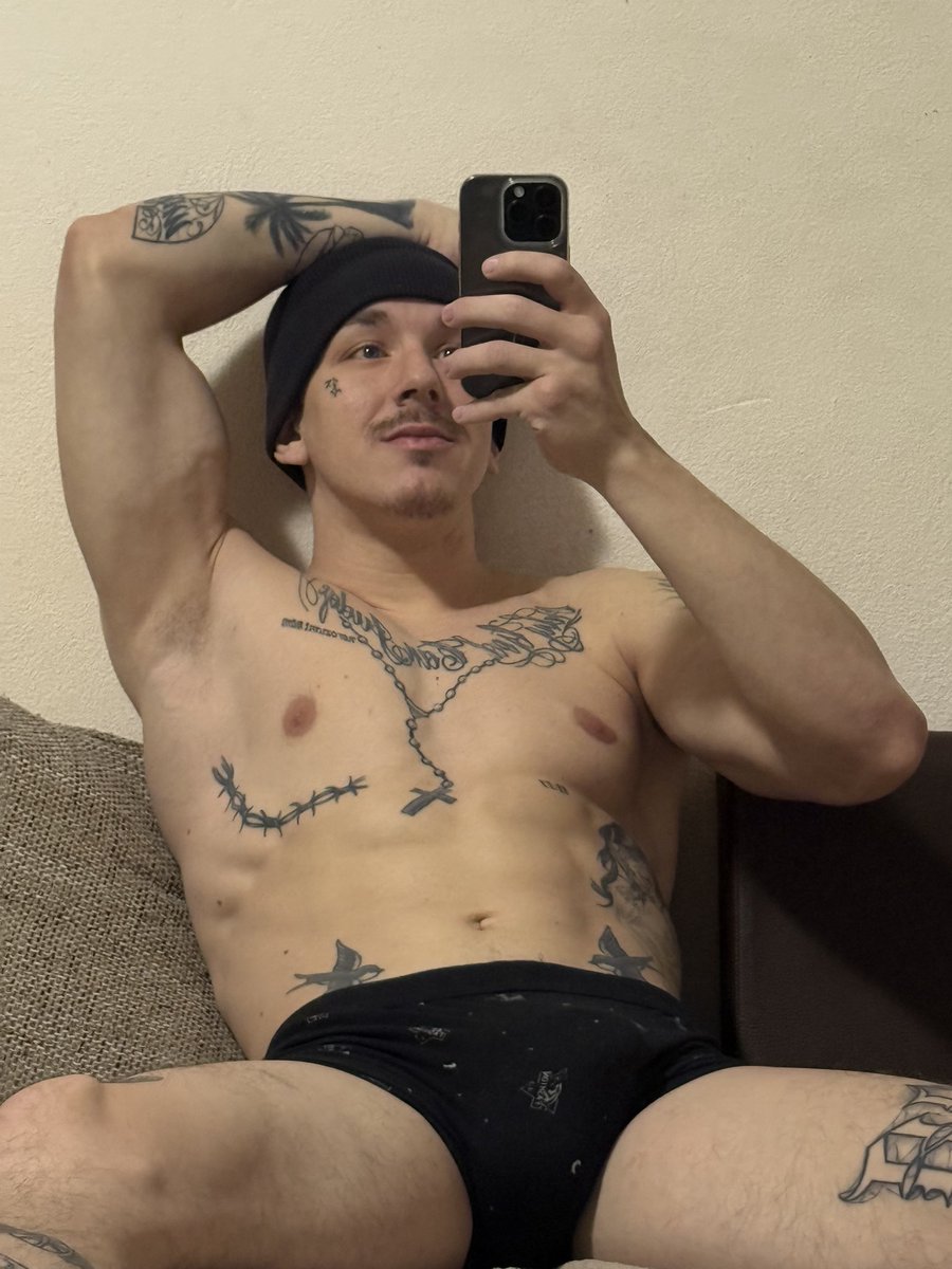 TattedboySecret tweet media