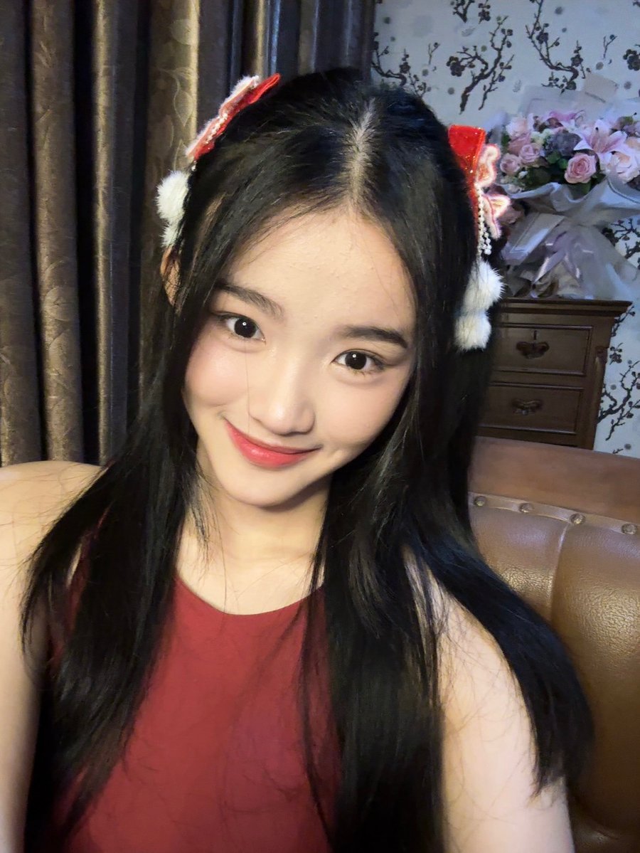 CErine_JKT48's tweet image. terimakasiii vc sore ke malam ini bersama mei mei erine!! semakin hari emang semakin gokil manusia bumi💪🏻💪🏻 SEMOGA BISA KETEMU LAGI YA NANTIII!! 🤍