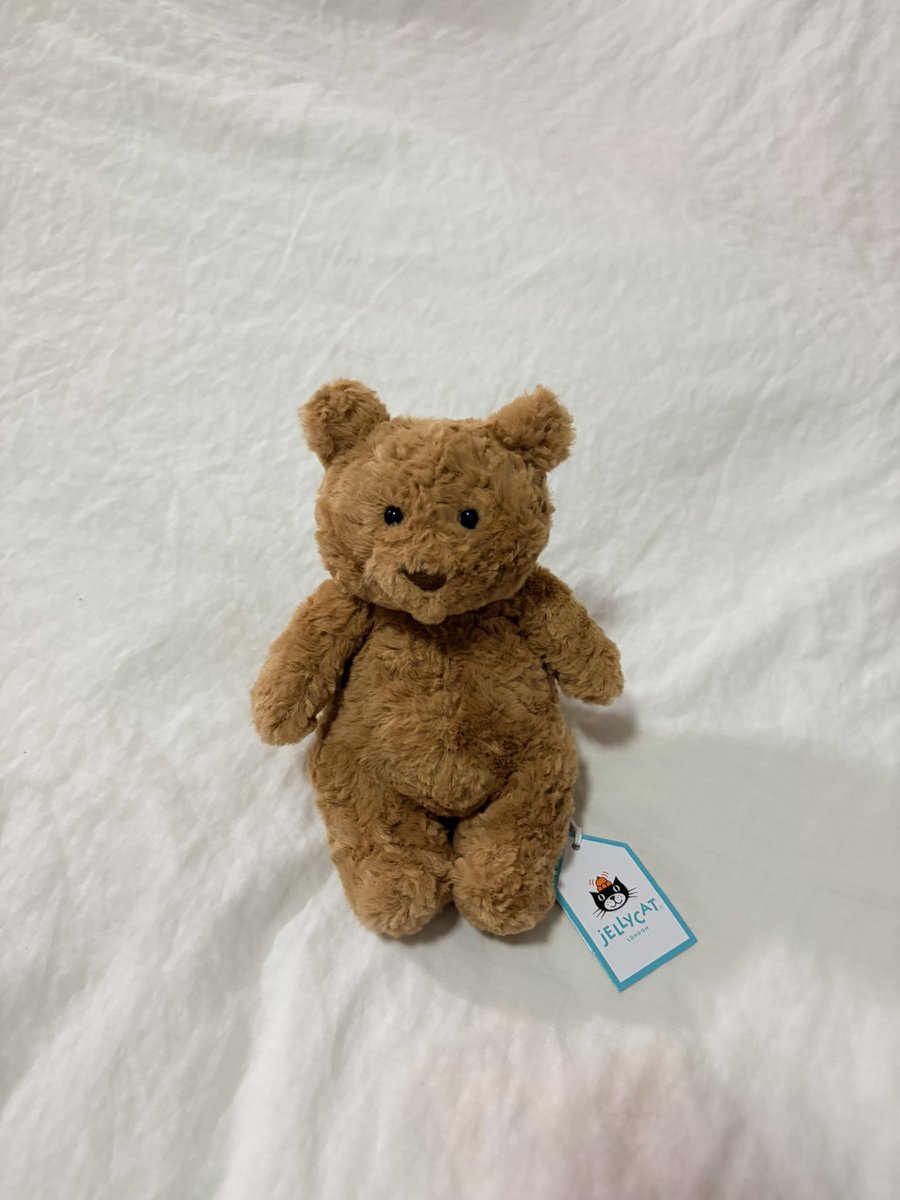 junely_co's tweet photo. Bartholomew Bear - Tiny size 🧸
1,100.-

Bashful Beige Bunny Bag Charm 🐰
พวงกุญแจน้องกระต่าย���ุดฮิต
1,200.-

ราคานี้ดีมากๆ พิเศษสุดๆสำหรับวาเลนไทน์นี้เลยค่า 💘💘

#พร้อมส่ง #jellycat #Valentines https://t.co/cNZ2iRQXvr