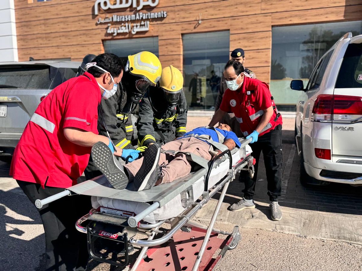 #الهلال_الأحمر #بالحدود_الشمالية 
يشارك في تنفيذ فرضيتين أخلاء وأيواء واطفاء وأنقاذ #بالعويقيلة .