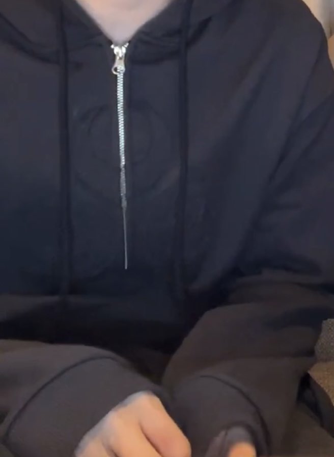 사이즈 2개밖에 없던데 기장 크롭인거 빼고 맞는거 신기