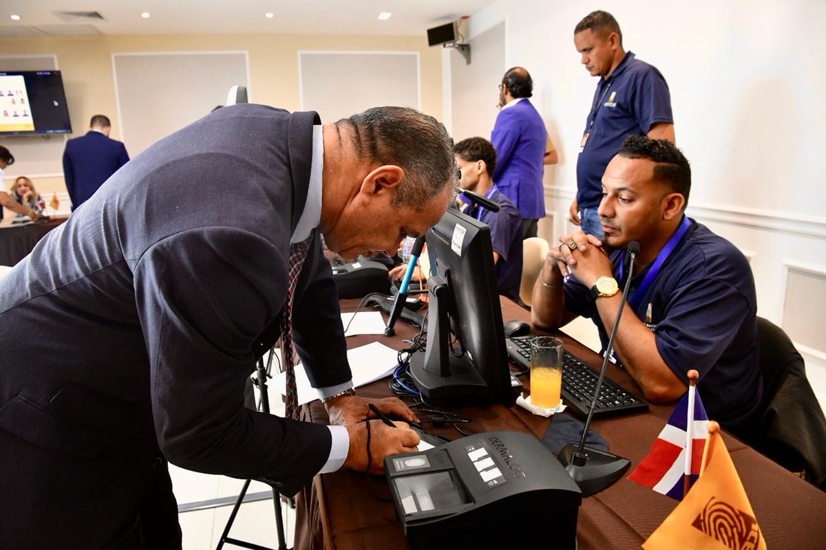 Avanzamos de manera firme en el Proyecto de Renovación de la #NuevaCédulaRD, marcando un momento trascendental con el desarrollo del 4.º hito operacional del cronograma aprobado por el #PlenoJCE, que establece los meses de febrero y marzo de 2026 como etapa clave para la captura