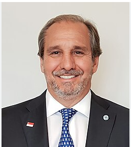 Nicolas Caputo el primo de Toto, el amigo del alma de Macri, aparece en la causa odebrecht, apareció en la causa de CFK mensajeandose con José Lopez como 150 veces, apareció en el atentado a la ex presidenta y también aparece en la lista de clientes de Epstein.
El único lugar