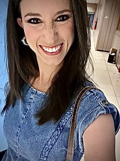 Estefanía Molina:  escribir contra las pensiones para hacer caja  

Existe un nuevo subgénero ensayístico, todavía sin canon ni preceptiva , un subgénero que nace con la lógica comercial del texto que quiere ser best seller: las pensiones son un privilegio, un residuo del mundo