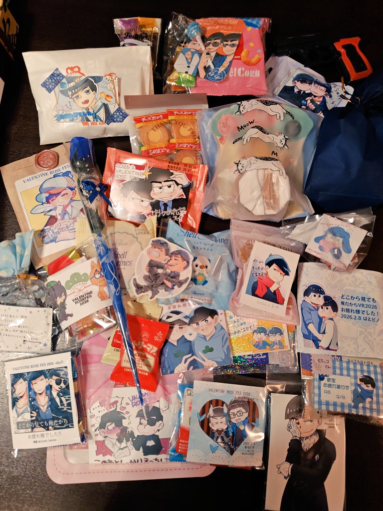 やっと差し入れ送った箱開封したーーー！！！
こんなに沢山の差し入れ本当にありがとうございます…！！！😭✨✨✨✨
皆イラストちゃんと描いてて偉い……もちも次こそはお返ししたいぞ…😭
ありがたくありがたくありがたーーーーく頂戴します…！！😭✨✨✨✨✨