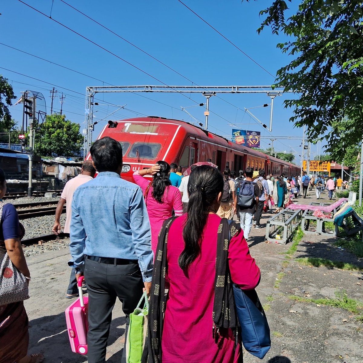 SUDIPTA199711's tweet photo. @AshwiniVaishnaw @RailMinIndia @JayantaRoyJPG @RailNf @drm_kir @EasternRailway @drmsdah @RailwaySeva Sir, I Draw To Close Your Attention, Please Extend 15721/22 DGHA Exp, 15463/64 BLGT Exp, 19601/02 UDZ Exp Upto Haldibari(HDB) Station, Daily Run Of 12363/64 KOAA-HDB Exp is Needed https://t.co/eq9fgCCpjJ