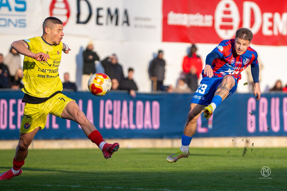 Yeclano_dptvo's tweet photo. 🆕️2️⃣3️⃣ @Jorge10Borona 💙❤👕
🚀🪄¡El domingo debutó como azulgrana en el G.IV nuestro delantero madrileño con una muy buena actuación en el #YeclanoMinera de La Constitución produciendo entre líneas y cerca del gol!⚽️🏟
#EmotionMV 📸 @PasAguilera
#GraciasAfición 🙌 #NoDudaría https://t.co/qOI5Js84q1