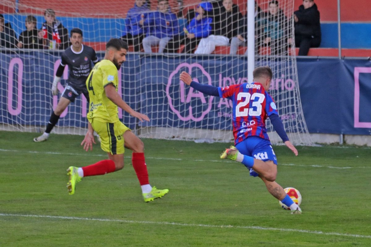 Yeclano_dptvo's tweet photo. 🆕️2️⃣3️⃣ @Jorge10Borona 💙❤👕
🚀🪄¡El domingo debutó como azulgrana en el G.IV nuestro delantero madrileño con una muy buena actuación en el #YeclanoMinera de La Constitución produciendo entre líneas y cerca del gol!⚽️🏟
#EmotionMV 📸 @PasAguilera
#GraciasAfición 🙌 #NoDudaría https://t.co/qOI5Js84q1