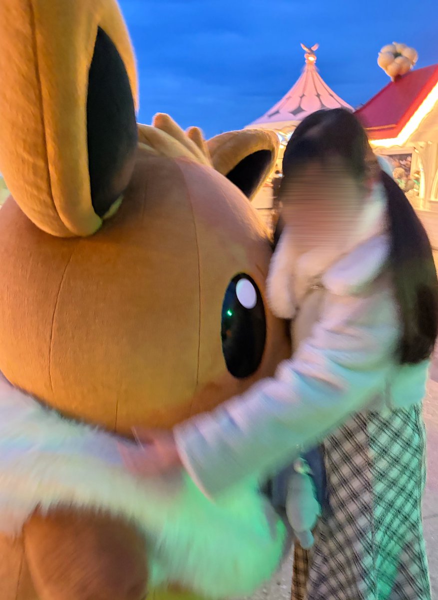 mkO8O2__'s tweet photo. イーブイさんきゅーとすぎてポケパークの記憶ほぼ激突イーブイ（） https://t.co/Y2QyEgG5Va